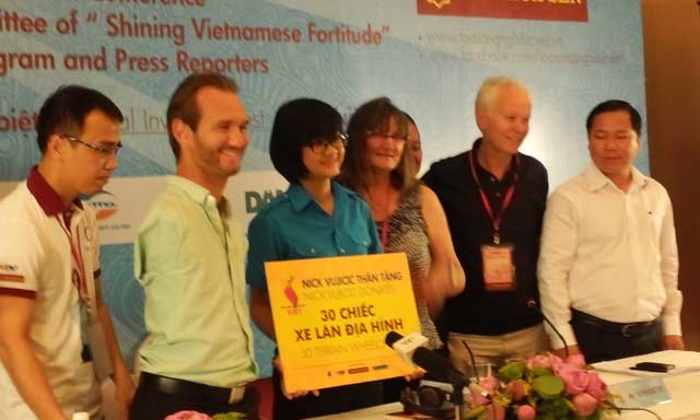 Nick Vujicic và gia đình