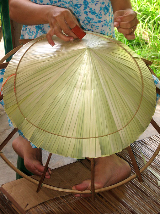 Chằm nón nghề truyền thống ở làng Tây Hồ huyện Phú Vang, Huế