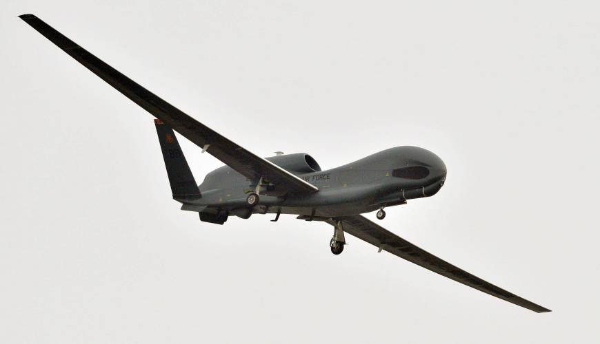 Chiếc UAV RQ-4 Global Hawk đầu tiên của Mỹ đã đến căn cứ Misawa. 