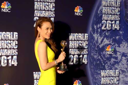 Mỹ Tâm nhận giải tại World Music Awards 2014 - Nguồn ảnh: TNO 