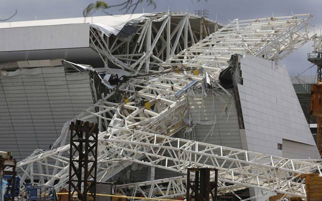 Sân Arena de Sao Paulo từng bị sập 1 lần.