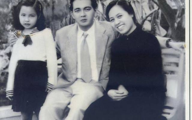 Vợ chồng nhạc sĩ Đoàn Chuẩn và con gái, ảnh chụp năm 1952 tại Hải Phòng  (ảnh do gia đình cố nhạc sĩ cung cấp).