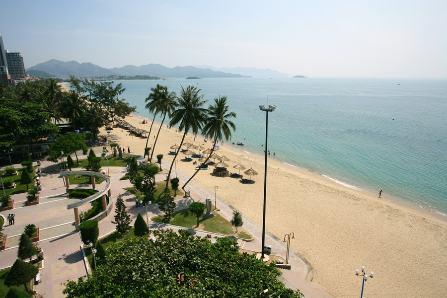 Bờ biển Nha Trang bên đường Trần Phú ở gần quảng trường trung tâm (Ảnh minh hoạ, nguồn: VOV)