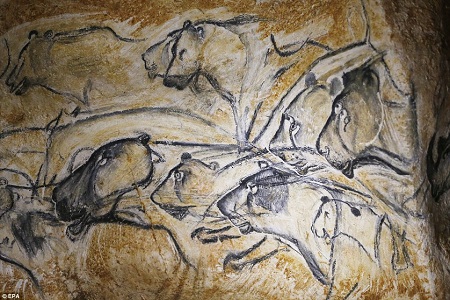 Hình vẽ phác họa một con linh dương trên vách đá.
