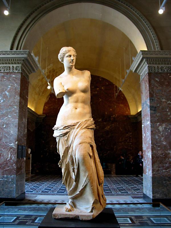 Hình cận cảnh tượng Venus de Milo trưng bày tại bảo tàng Louvre, Pháp
