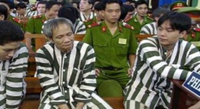 Năm Cam - một sự kiện đầy ám ảnh trong lịch sử tội phạm Việt Nam. Bảy vị cao tướng của Quân đội Nhân dân Việt Nam đã bị bắt giữ và xử tử vì liên quan đến hàng loạt tội ác. Xem bức ảnh liên quan đến Năm Cam là cách để tìm hiểu và ghi nhớ những giá trị đạo đức và tinh thần của dân tộc.