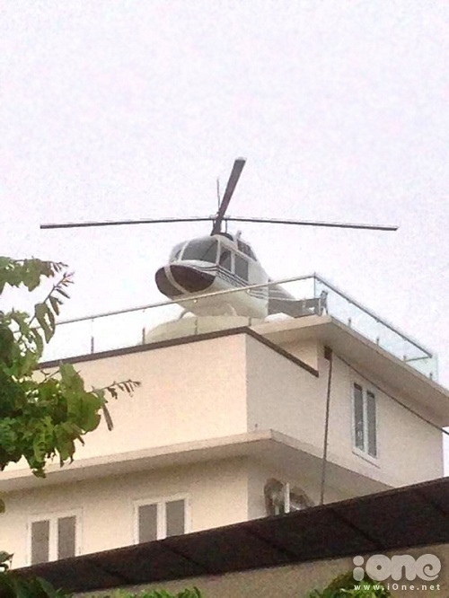Mô hình trực thăng như thật trên nóc biệt thự 600 m2  Ảnh amp Video
