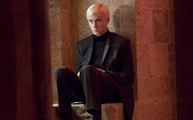 DRACO MALFOY VÀ NHỮNG CÁI CHẲNG AI THÈM ĐỂ Ý 1. Draco Malfoy chỉ đứng sau  mỗi một mình Hermione về điểm số. 2. Draco Malfoy là đứa trẻ tích cực nhất