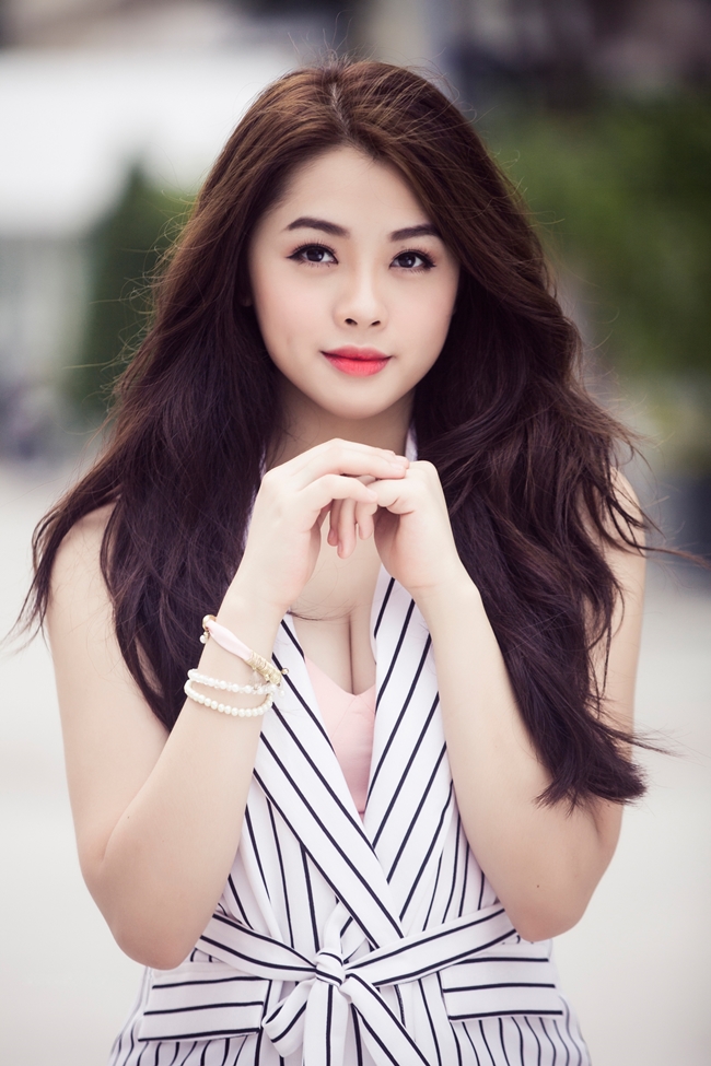 Trai Xinh, Gái Đẹp” Vietnam Idol Tình Tứ Dạo Phố
