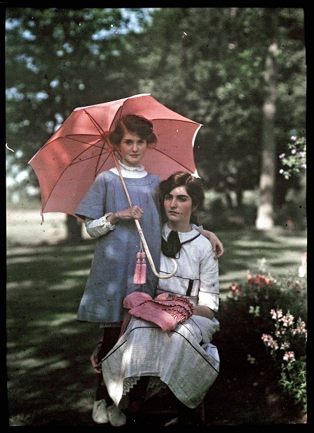 Iris và Janet năm 1914.