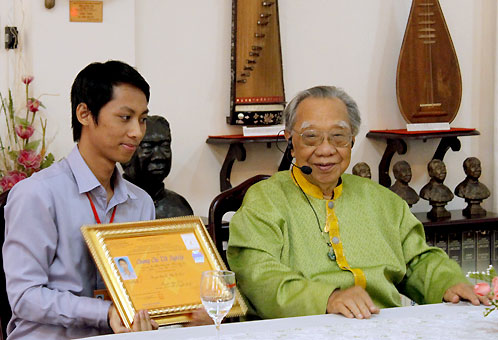 Giáo sư Trần Văn Khê dành trọn đời cho âm nhạc dân tộc Việt Nam.
