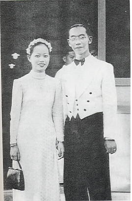 Hình cưới của giáo sư Trần Văn Khê và bà Nguyễn Thị Sương - 1943