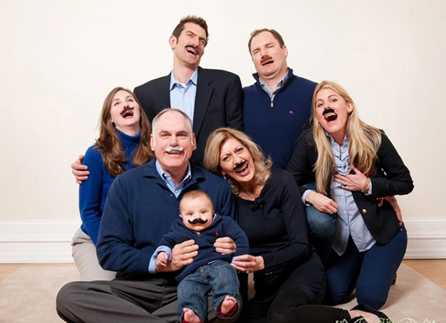 Gia đình hài hước - Một gia đình cực kỳ hài hước và đầy năng lượng! Hãy cùng xem hình ảnh của gia đình này để cười và tận hưởng những giây phút thư giãn nhé.