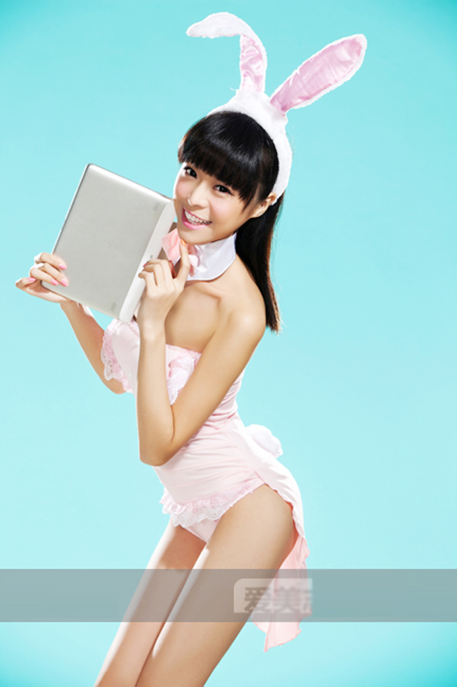 dan chan dai sexy ben tablet hinh anh 7