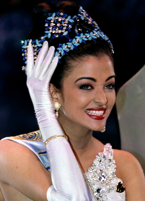 Hoa hậu đẹp nhất mọi thời “dính chàm” vụ hồ sơ Panama