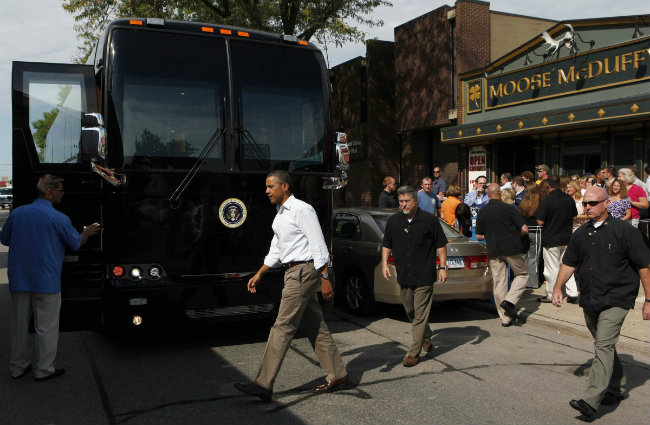 soi xe bus chong dan thap tung tong thong obama hinh anh 8