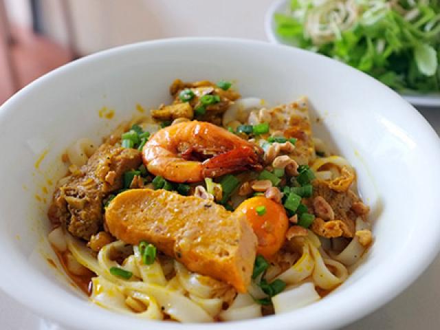 Đi ăn "mỳ Quảng cóc" ở Sài thành