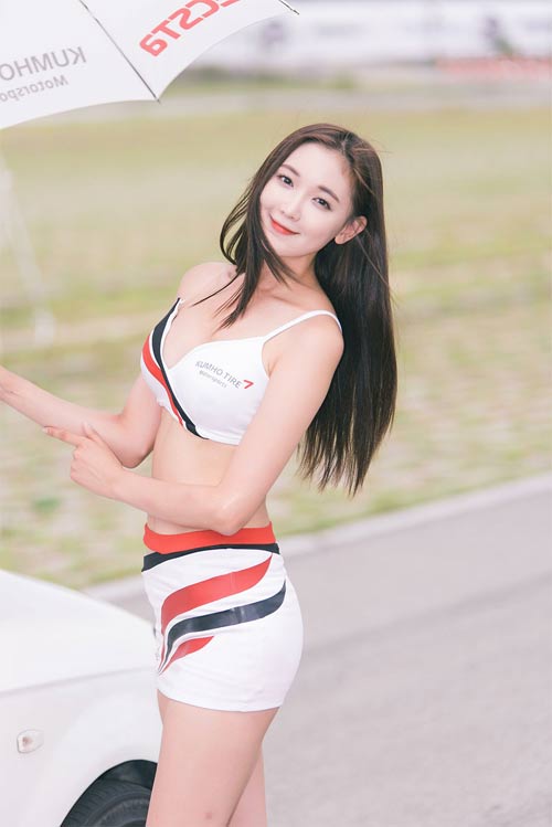 Người mẫu Hàn Quốc nổi tiếng nhờ hình thể cực \