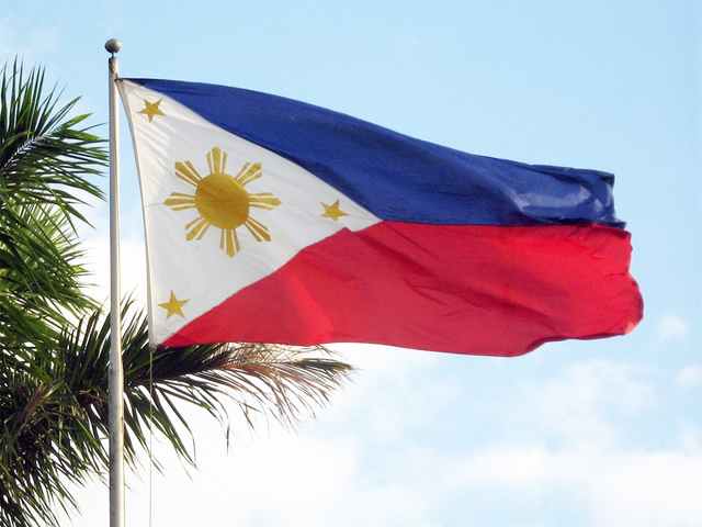 Quốc Kỳ Philippines: Bộ tứ màu sắc trên quốc kỳ Philippines thể hiện rõ sự đoàn kết, sáng tạo và can đảm của người dân Philippines. Quốc kỳ Philippines được sử dụng rộng rãi tại các sự kiện lớn ở đất nước này. Hãy cùng đến với hình ảnh quốc kỳ này để tìm hiểu thêm về văn hóa và truyền thống của Philippines.