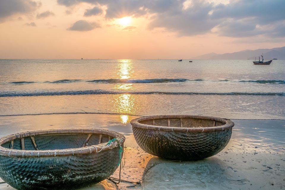 Biển Nha Trang: Biển Nha Trang là một trong những bãi biển đẹp nhất Việt Nam, với nước biển trong xanh, cát trắng và những con sóng vỗ về bờ. Đối với những người yêu biển, hãy nhấp chuột để khám phá những hình ảnh tuyệt đẹp này!