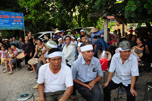 Nghẹn ngào đám tang nơi quê nhà Đại tá Trần Quang Khải