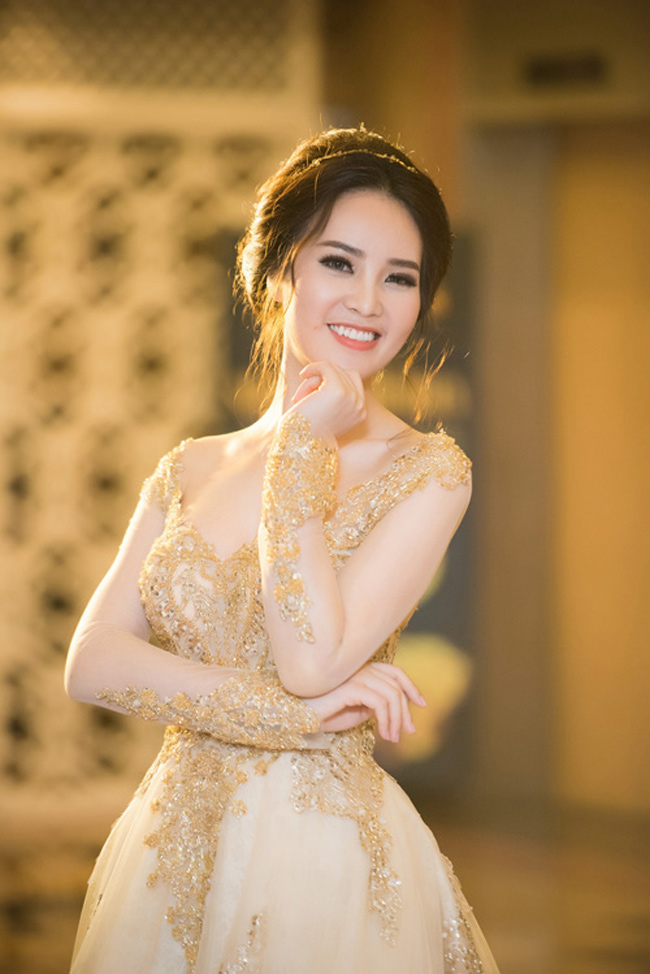 so nhan sac ha tang va cac nguoi dep bang tuoi hinh anh 8