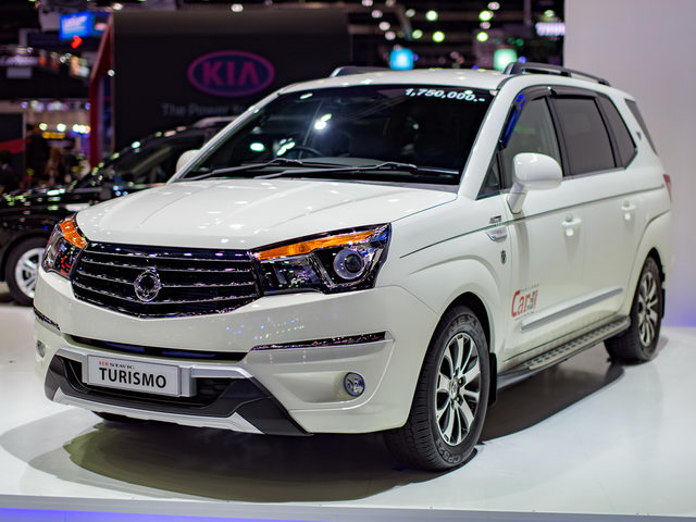 Ssangyong Stavic  xe MPV chở tiền xấu lạ tại Việt Nam