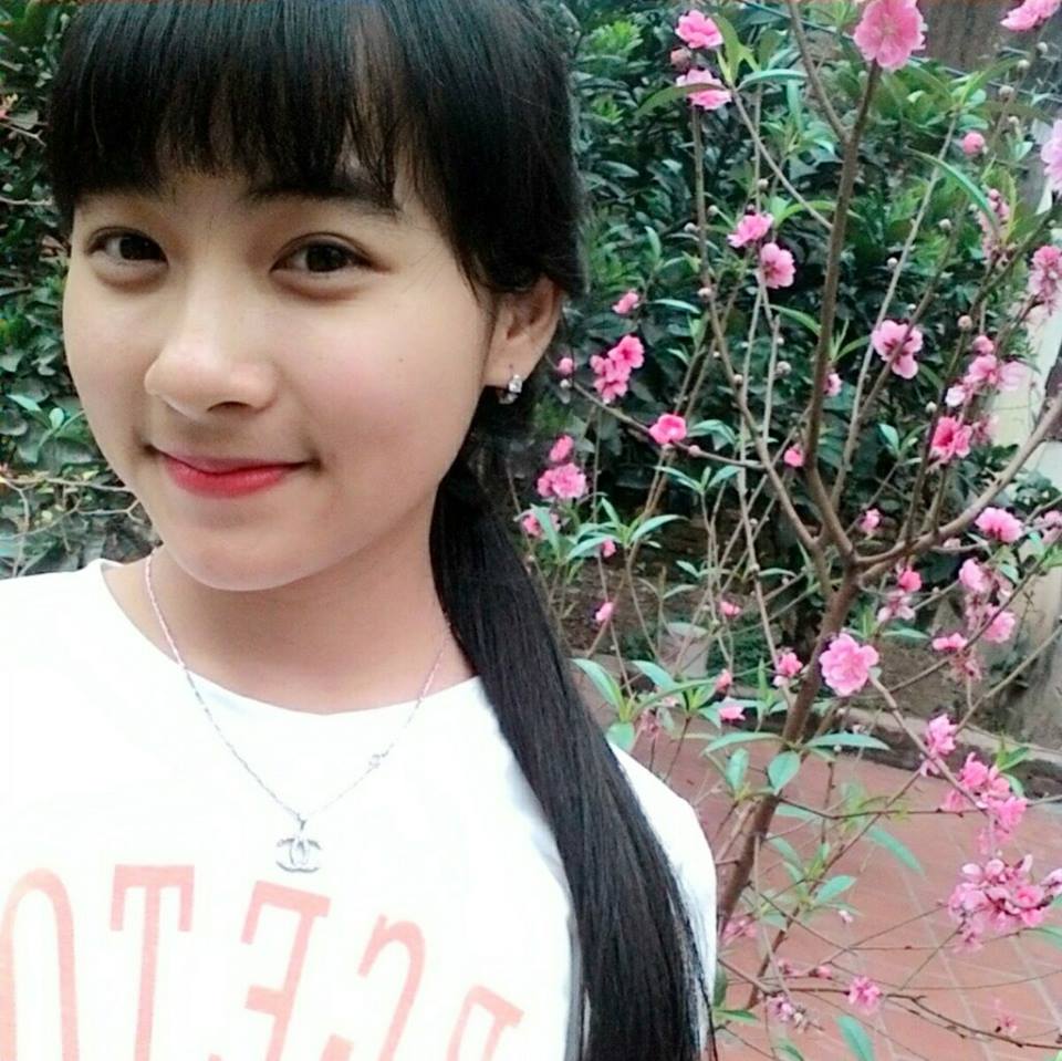 Ảnh đời thường xinh như hot girl của nữ bảo vệ được dân mạng săn tìm