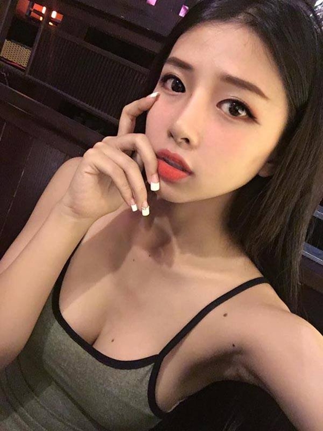 phan manh quynh co ghen khi ban gai nong bong dien voi 