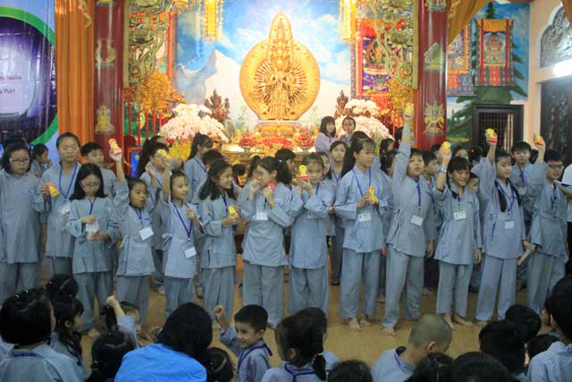 Lễ Phật đản là một trong những ngày lễ được các tín đồ Phật giáo tại Việt Nam chào đón và tôn vinh. Xem những hình ảnh mới nhất năm 2024 để tìm hiểu về những nghi lễ và hoạt động truyền thống trong ngày Lễ Phật đản.