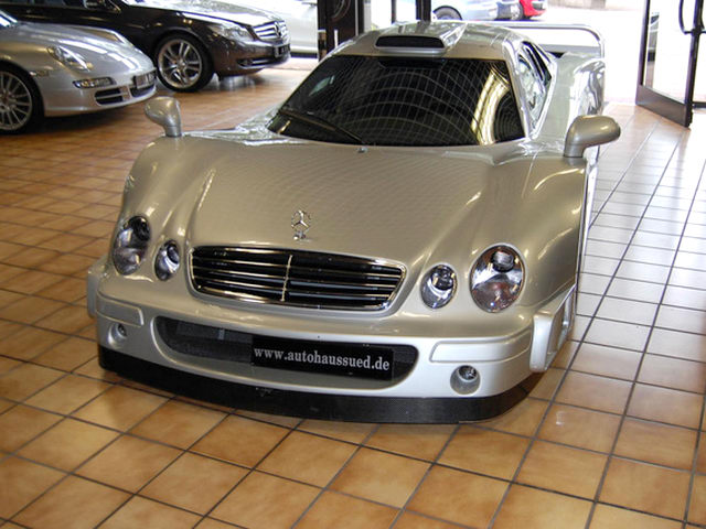 Hàng hiếm Mercedes CLK DTM AMG Cabrio 2006 chào bán giá 335000 USD