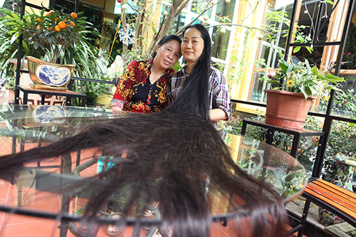 Chuyện chưa kể về người phụ nữ có mái tóc dài nhất Việt Nam  Báo Dân trí