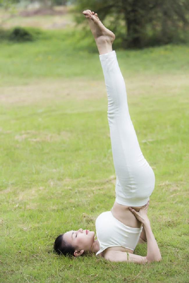 kieu nu viet tap yoga, trong cay chuoi dieu luyen hinh anh 14