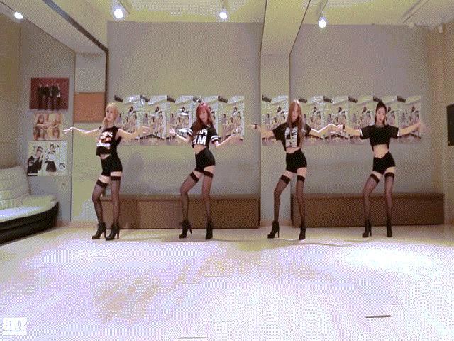 Loạn tim vì 4 gái đẹp xứ kim chi mặc quần 5cm nhảy sexy