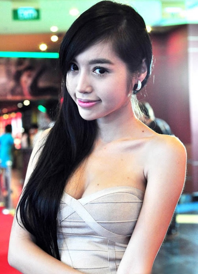 elly tran, minh hang giau co, sexy deu so huu not ruoi o vi tri dac biet nay hinh anh 1