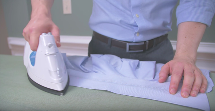 Cách ủi áo sơ mi phẳng đẹp đơn giản và nhanh chóng tại nhà
