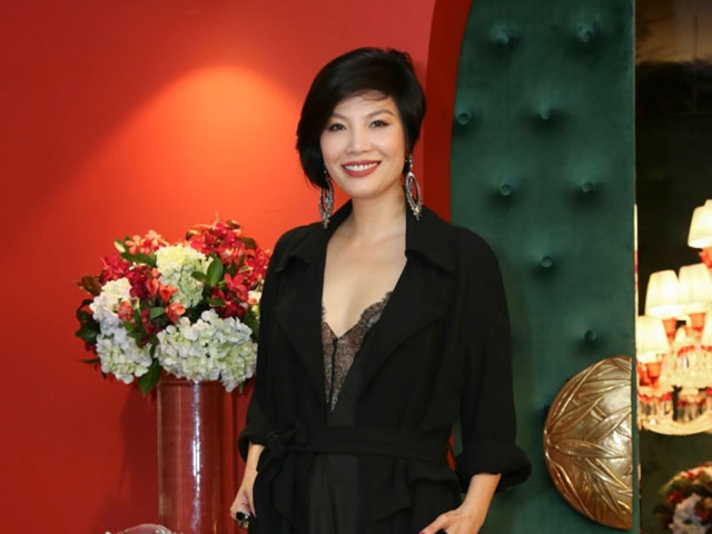 Cựu siêu mẫu Vũ Cẩm Nhung: “Tôi từng khuyên chồng đi lấy vợ khác vì không có con”