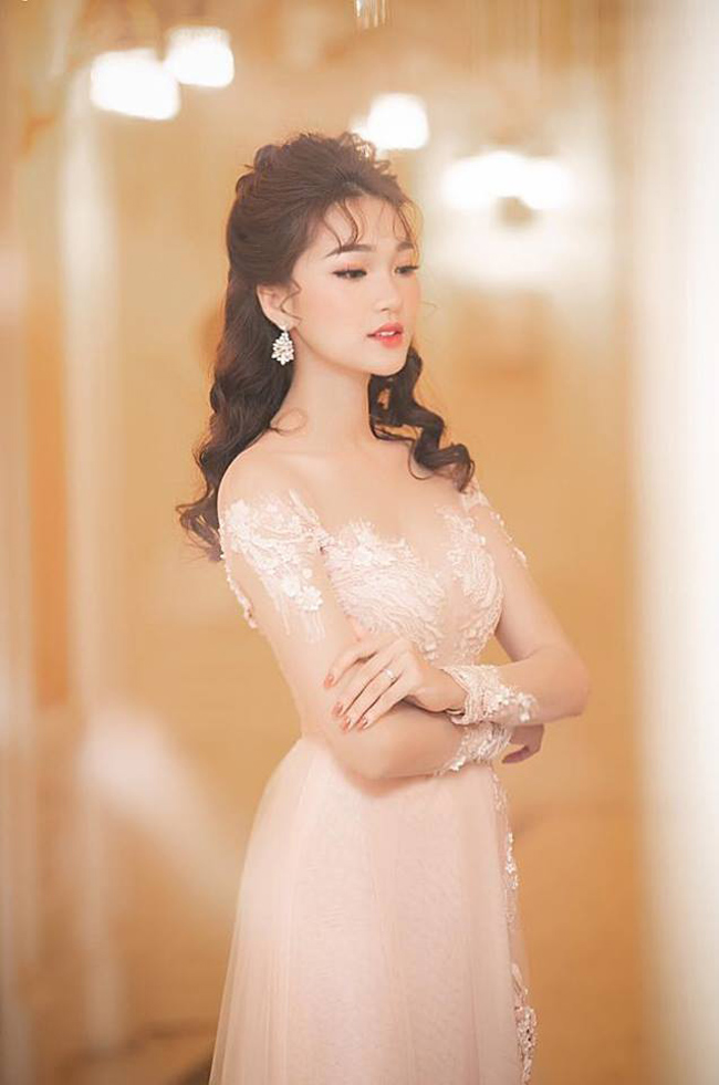 ngay ngat nhan sac co gai xu nghe dinh tin don yeu van duc u23 hinh anh 17