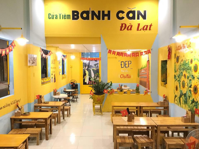 Tiệm bánh căn bỗng nhiên nổi tiếng vì lời nhắn hài hước