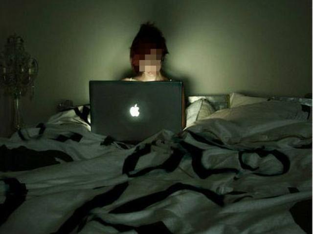 “Ăn ngủ” cùng facebook, vợ bị chồng siết cổ đến chết