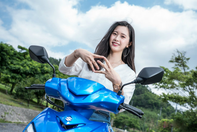 ngat ngay chan dai mien man ben xe ga suzuki hinh anh 2