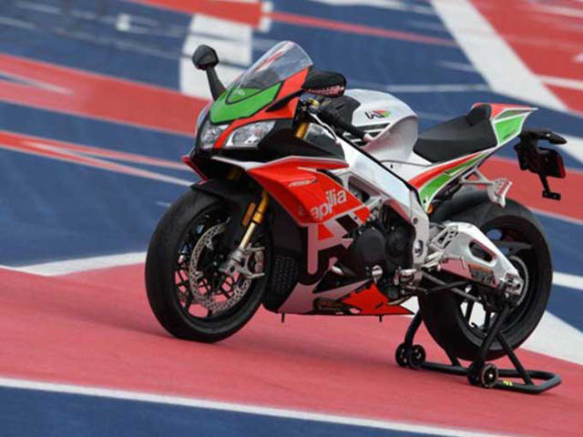 Aprilia RSV4 RF LE: Chiếc xe sản xuất hợp pháp duy nhất có cánh gió sợi carbon