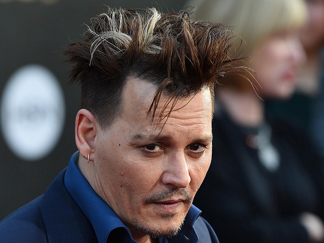 "Pirates" Johnny Depp was accused by two former bodyguards of not paying his salary and his private life was scandalous