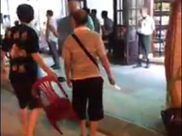 Nhóm khách TQ bị đánh te tua, nghi ăn không trả tiền ở Nha Trang