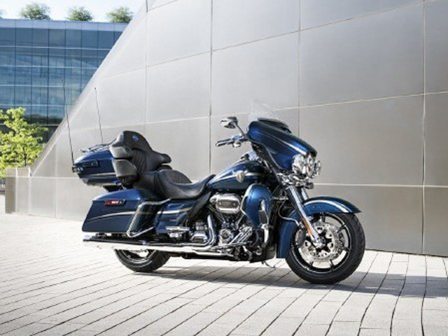 Indian Roadmaster Elite với Harley-Davidson CVO Limited: Cuộc chiến cân sức