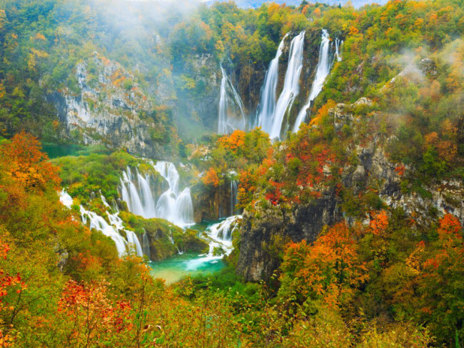 Choáng ngợp trước khung cảnh hùng vĩ của những thác nước đẹp nhất thế giới