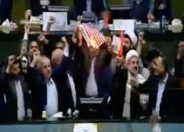 Cờ Iran đã trở thành biểu tượng của nền văn hóa, lịch sử và sức mạnh của quốc gia này. Sắc đỏ, trắng và xanh dương trên cờ thể hiện tình yêu đất nước cùng tinh thần chiến đấu của người dân Iran. Hãy xem hình ảnh liên quan để cảm nhận sự đẹp đẽ và ý nghĩa của cờ Iran.