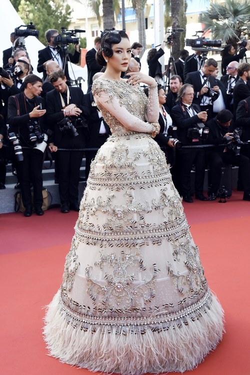 Lý Nhã Kỳ khoe váy độc quyền 2 tỷ của Chanel