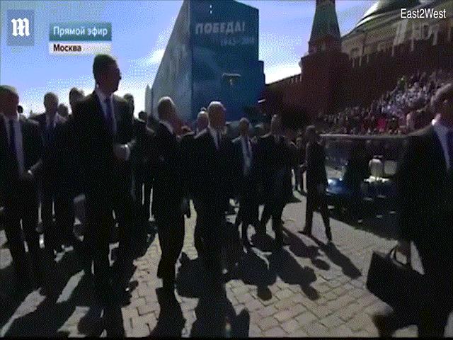 Hành động bất ngờ của Putin khi thấy cựu binh bị vệ sĩ đẩy ra ngoài 