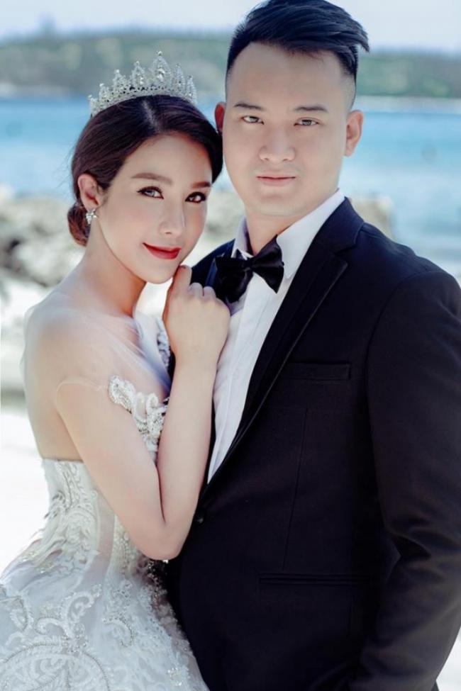 Cô dâu Diệp Lâm Anh mặc váy cưới xuyên thấu trăm triệu khoe trọn vòng 1